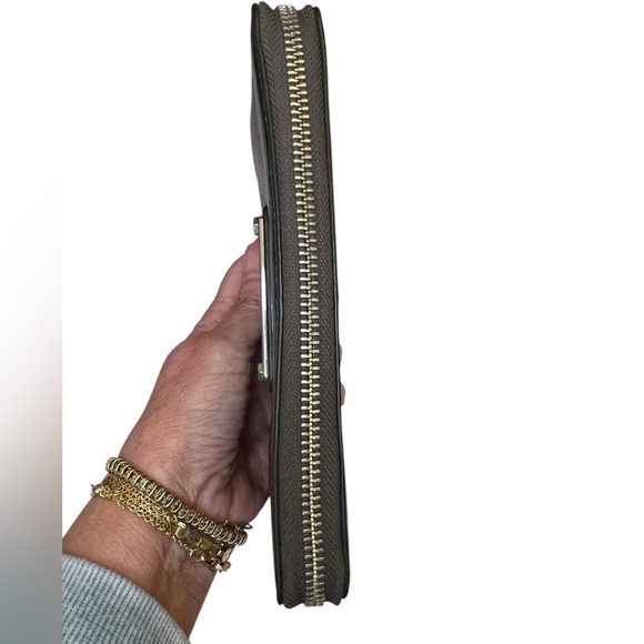 Marc By Marc Jacobs Pewter Continental Classic Q Zip Around Leather Wallet - Picture 5 of 13